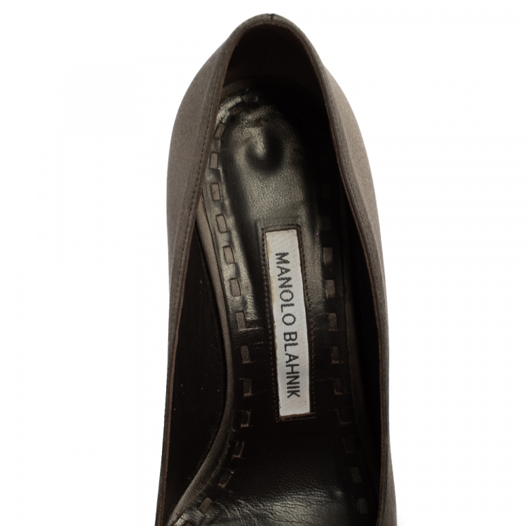 Pre Owned Manolo Blahnik Grey Satin Crystal Embellished Pumps Size 37