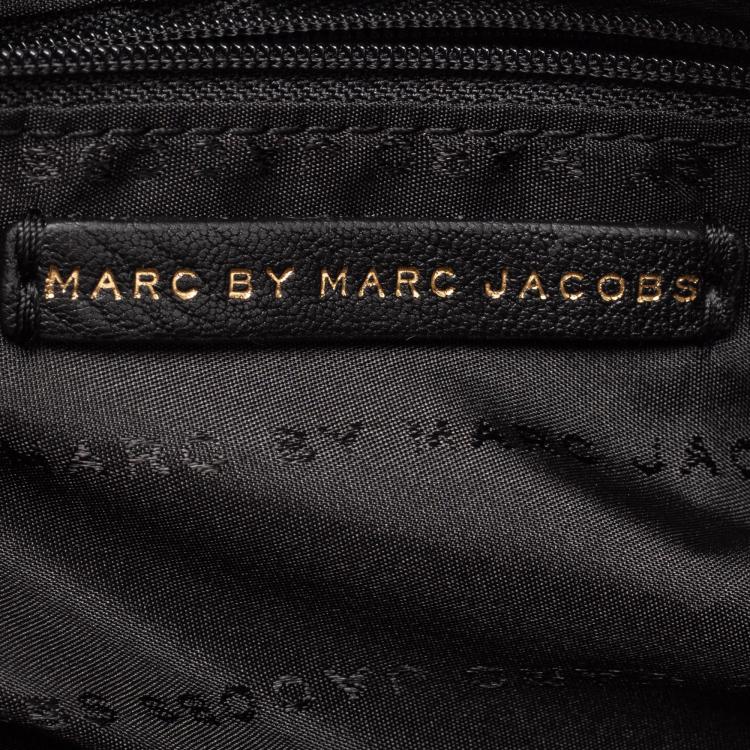 مملوكة مسبقًا Marc by Marc Jacobs Black Leather Expandable Zip Wristlet Clutch