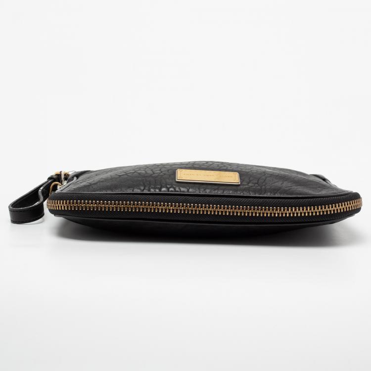 مملوكة مسبقًا Marc by Marc Jacobs Black Leather Expandable Zip Wristlet Clutch