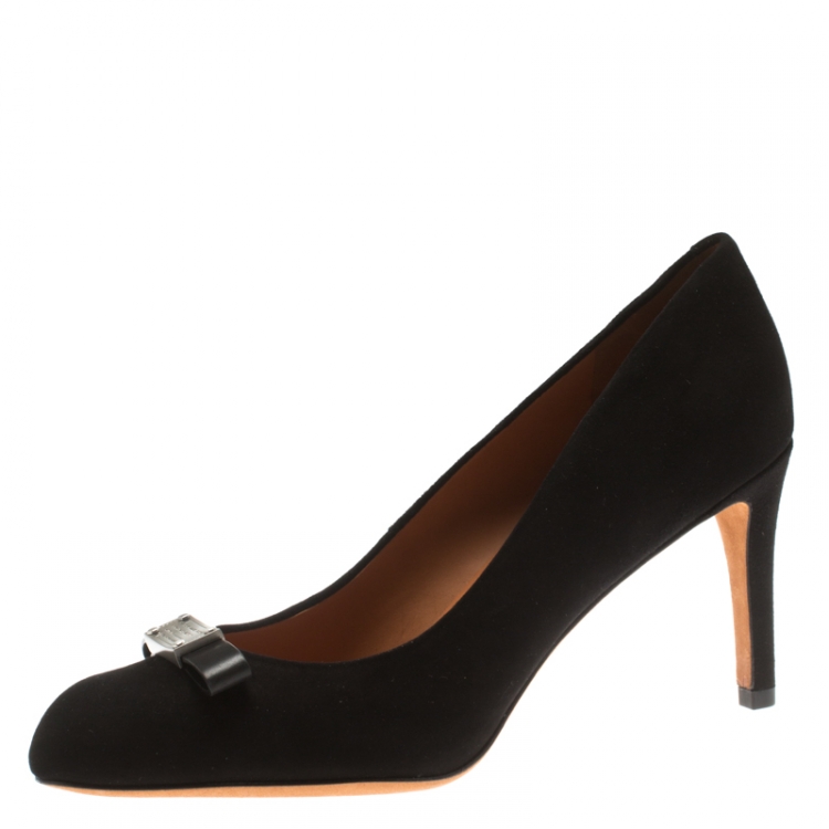 Pre Owned Marc by Marc Jacobs Black Suede Tuxedo Logo Plaque Bow Pumps Size 38.5