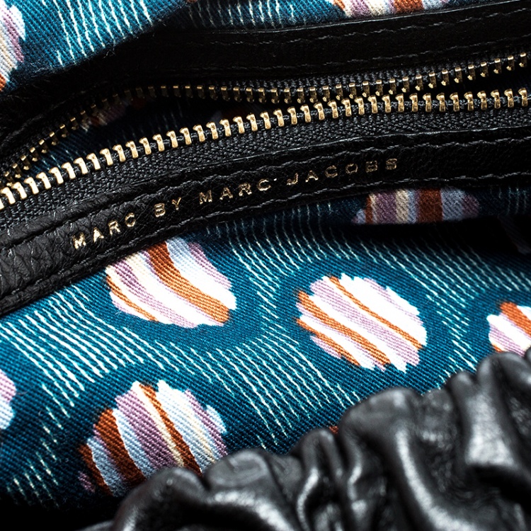 مملوكة مسبقًا Marc By Marc Jacobs Black Dreamy Logo Leather Puckered Mouse Hobo