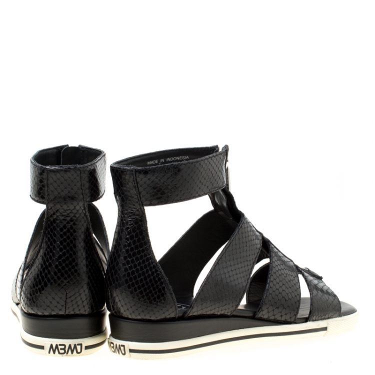Pre Owned Marc by Marc Jacobs Black Python Embossed Leather Flat Gladiator Sandals Size 38