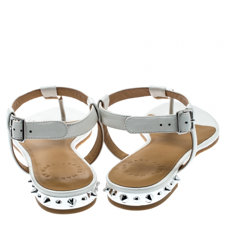 Pre Owned Marc by Marc Jacobs White Leather Avrum Studded Thong Sandals Size 36