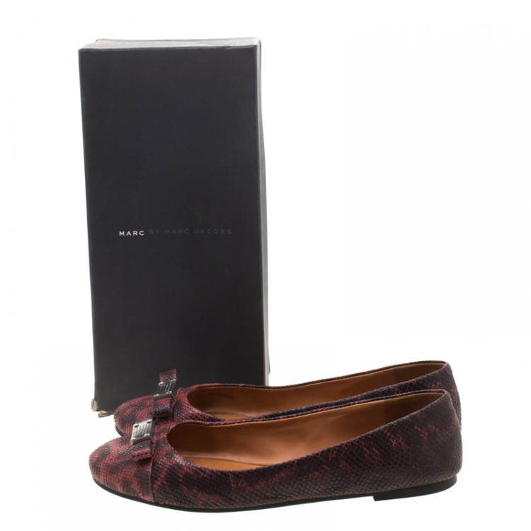 Pre Owned Marc by Marc Jacobs Burgundy Embossed Lizard Leather Tuxedo Logo Ballet Flats Size 38.5
