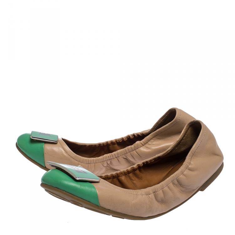 Pre Owned Marc by Marc Jacobs Beige/Mint Green Leather Logo Plague Scrunch Ballet Flats Size 37