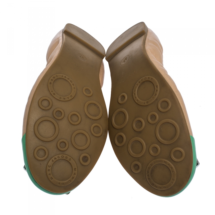 Pre Owned Marc by Marc Jacobs Beige/Mint Green Leather Logo Plague Scrunch Ballet Flats Size 37