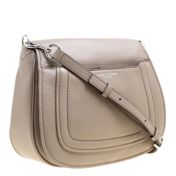 مملوكة مسبقًا Marc Jacobs Beige Leather Empire City Saddle Crossbody Bag