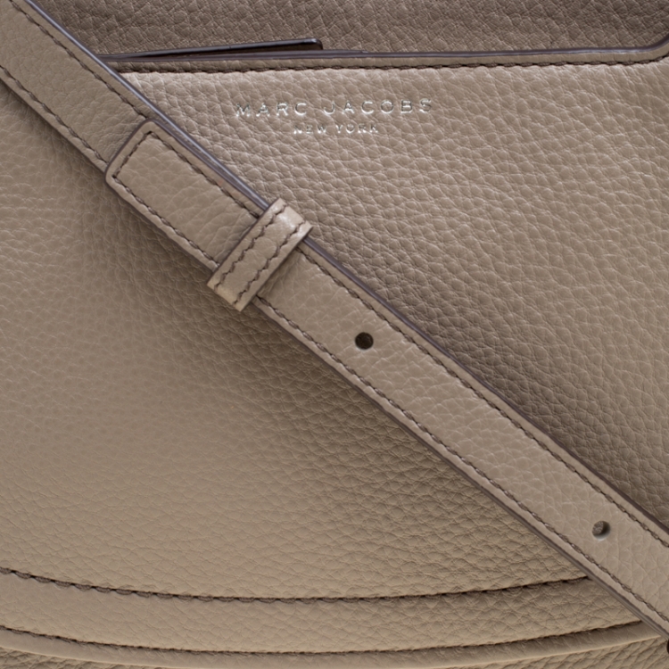 مملوكة مسبقًا Marc Jacobs Beige Leather Empire City Saddle Crossbody Bag