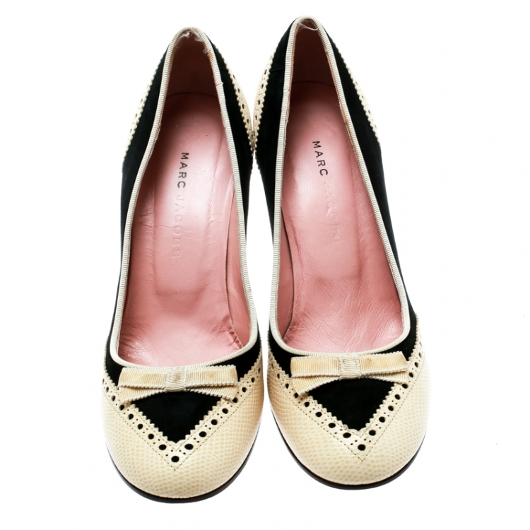 Pre Owned Marc Jacobs Black/White Leather Brogue Bow Detail Pumps Size 39