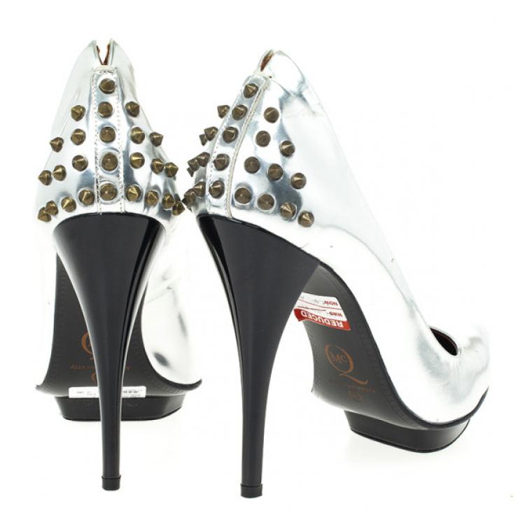 Pre Owned McQ by Alexander McQueen Silver Studded Metallic Pointed Toe Pumps Size 41