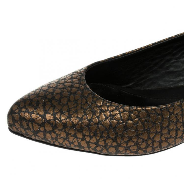 مملوكة مسبقًا McQ by Alexander McQueen Bronze Embossed Ballet Flats Size 37