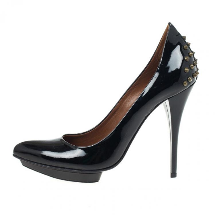 Alexander mcqueen studded online pumps