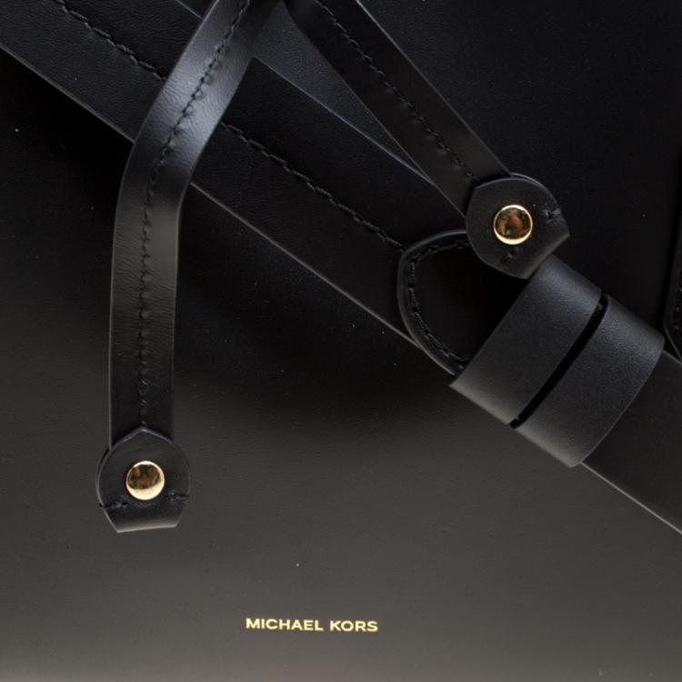 Pre Owned Michael Kors Black Leather Blakely Drawstring Bucket Bag