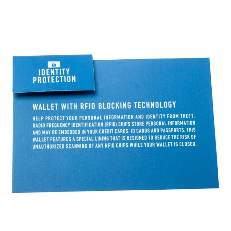 مملوكة مسبقًا Michael Kors Black Signature Coated Canvas Zip Around Wallet