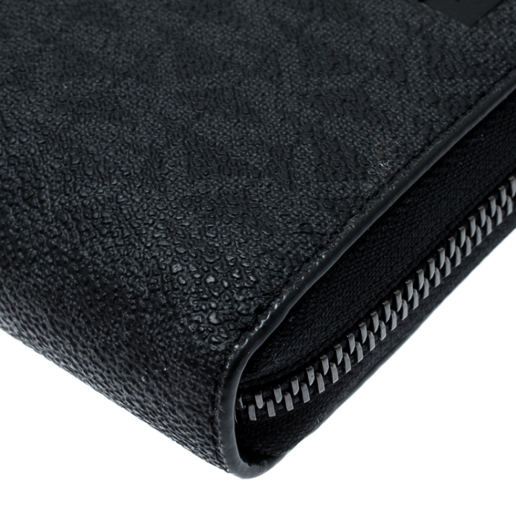 مملوكة مسبقًا Michael Kors Black Signature Coated Canvas Zip Around Wallet