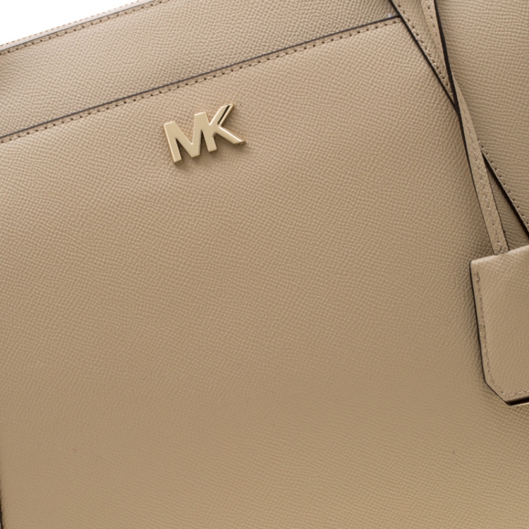 Pre Owned Michael Kors Beige Leather Medium Maddie East/West Top Zip Tote       