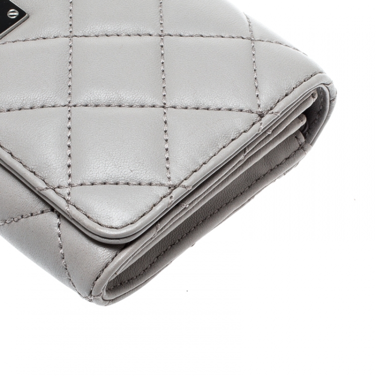 Pre Owned Micheal Kors Grey Quilted Leather Astrid Wallet
