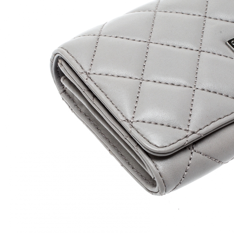 Pre Owned Micheal Kors Grey Quilted Leather Astrid Wallet