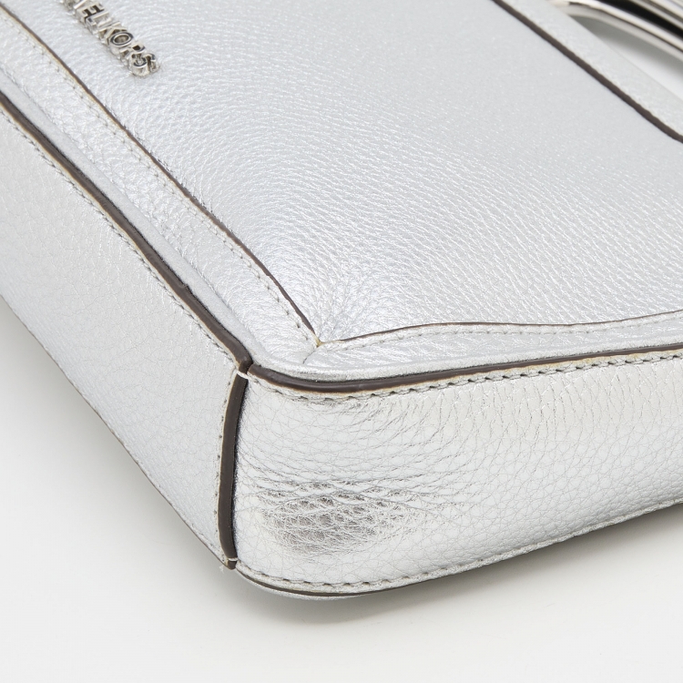 Pre Owned Michael Kors Silver Leather Berkley Chain Clutch