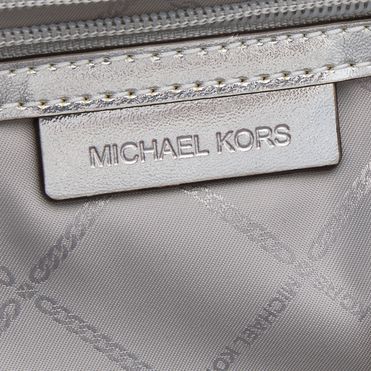 Pre Owned Michael Kors Silver Leather Berkley Chain Clutch