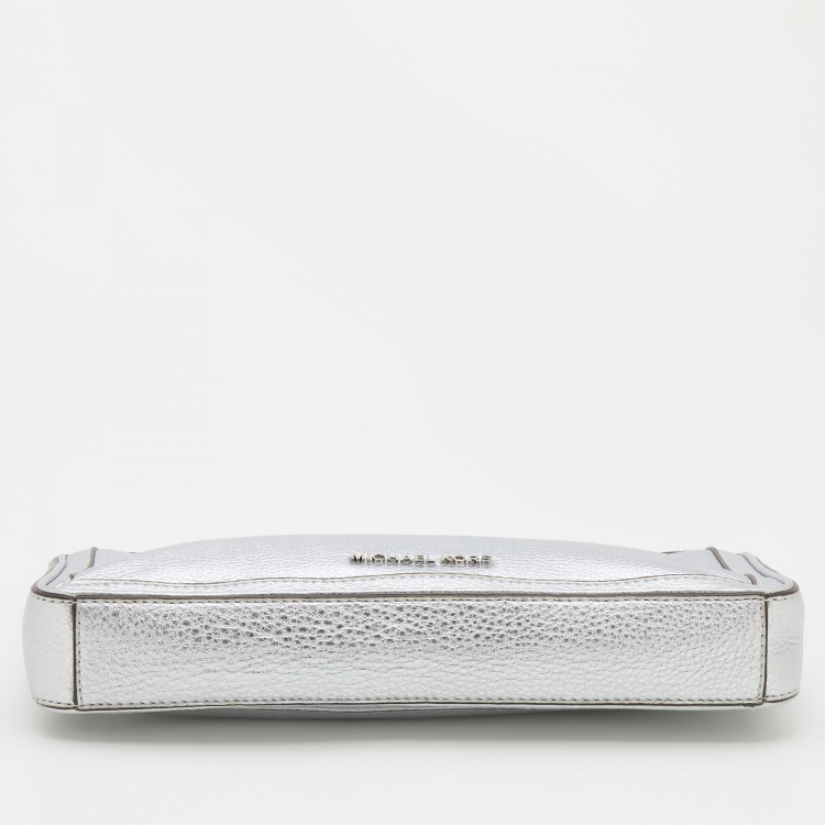 Pre Owned Michael Kors Silver Leather Berkley Chain Clutch