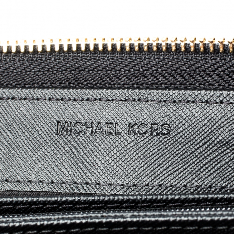 Pre Owned Michael Kors Black Leather Zip Around Wallet