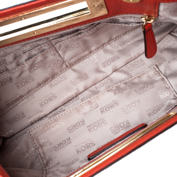 مملوكة مسبق ًا Michael Kors Orange Leather Berkley Clutch