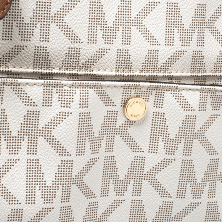 Pre Owned Michael Kors Off White Signature Coated Canvas Jet Set Snap Pocket Tote