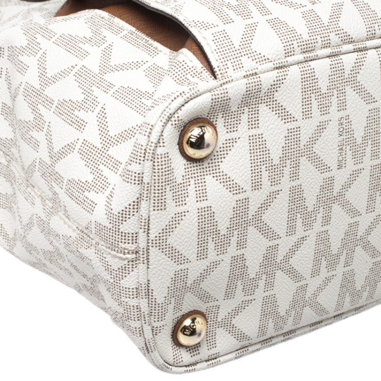 Pre Owned Michael Kors Off White Signature Coated Canvas Jet Set Snap Pocket Tote