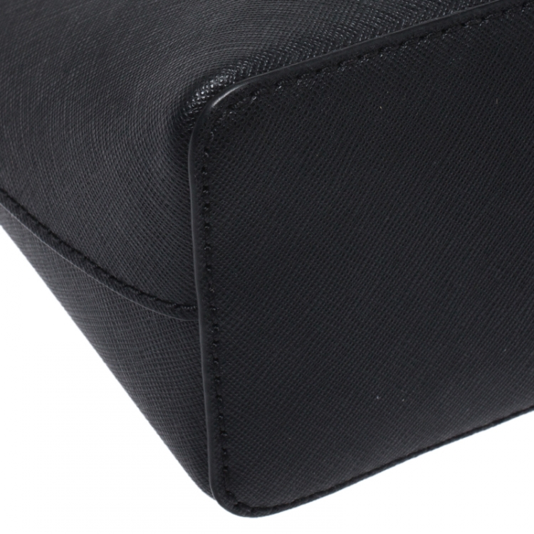 Pre Owned Michael Kors Black Leather Medium Dome Crossbody Bag