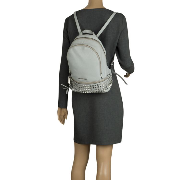 مملوكة مسبقًا Michael Kors Grey Leather Small Studded Rhea Backpack