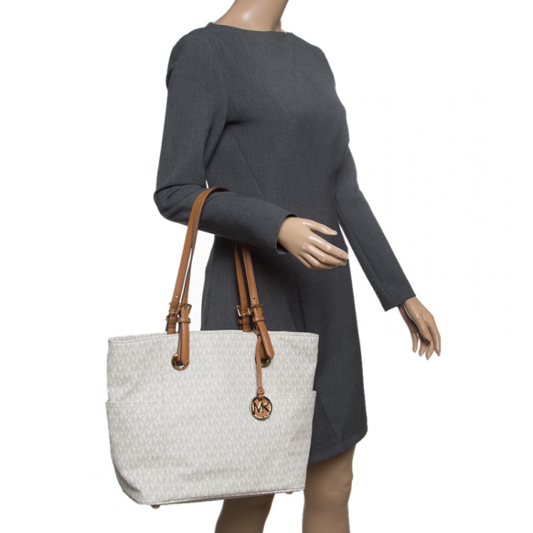 Pre Owned Michael Michael Kors Off White Signature Canvas Jet Set Tote