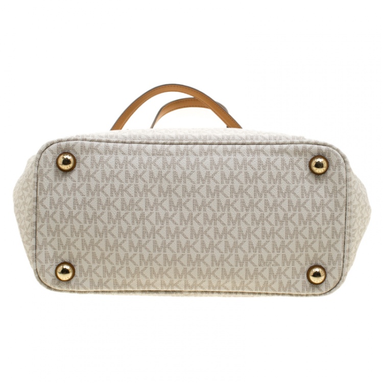 Pre Owned Michael Michael Kors Off White Signature Canvas Jet Set Tote