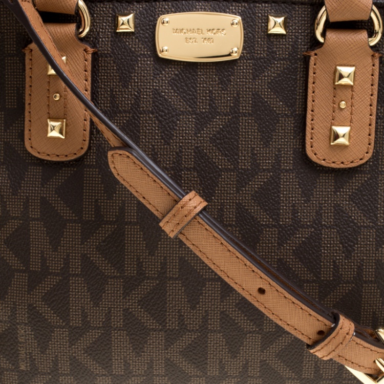 مملوكة مسبقًا Michael Michael Kors Signature Coated Canvas and Leather Small Studded Sandrine Crossbody Bag