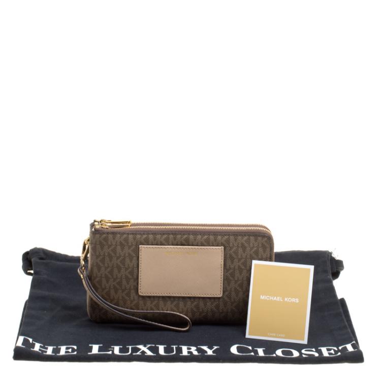 Pre Owned Michael Michael Kors Khaki/ Light Beige Signature Coated Canvas and Leather Large Bedford Double Zip Wristlet
