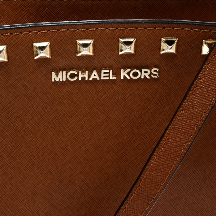 Pre Owned Michael Michael Kors Brown Leather Medium Studded Selma Crossbody Bag 