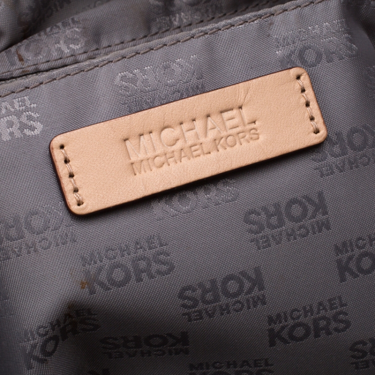 مملوكة مسبقًا Michael Michael Kors Silver Signature Patent Leather Jet Set North South Tote