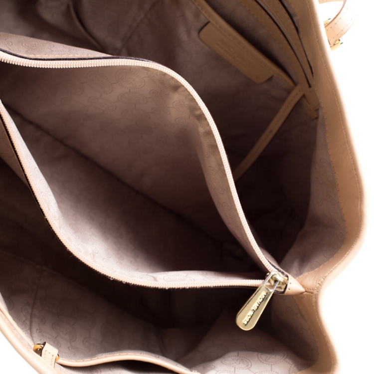 مملوكة مسبقًا MICHAEL Michael Kors Beige Signature Coated Canvas and Leather Jet Set Shopper Tote