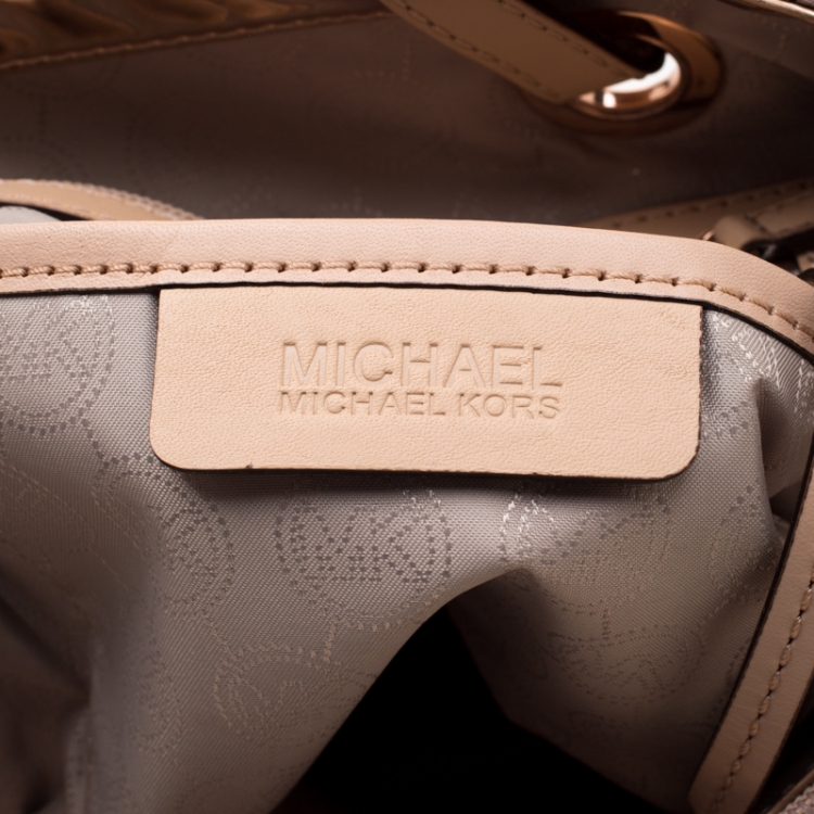 مملوكة مسبقًا MICHAEL Michael Kors Rose Gold Metallic Mirror Signature PVC  East-West Tote