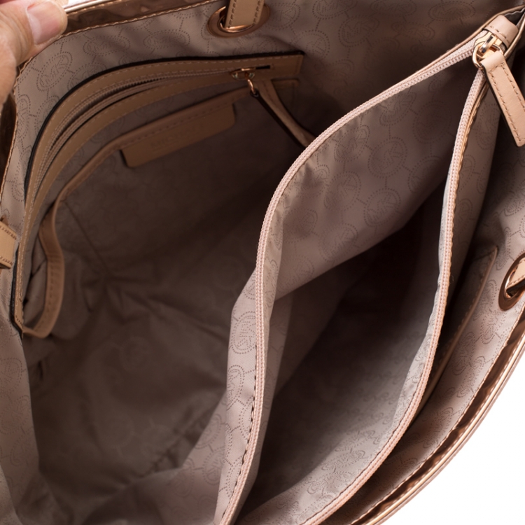 مملوكة مسبقًا MICHAEL Michael Kors Rose Gold Metallic Mirror Signature PVC  East-West Tote