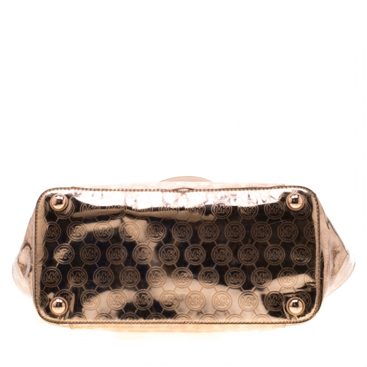 مملوكة مسبقًا MICHAEL Michael Kors Rose Gold Metallic Mirror Signature PVC  East-West Tote