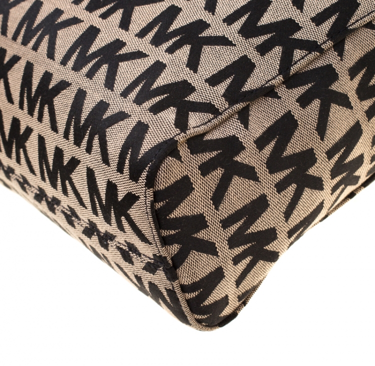 Pre Owned MICHAEL Michael Kors Black/Beige Signature Canvas North South Tote