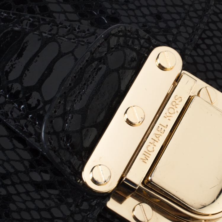 مملوكة مسبقًا Michael Kors Black Python Embossed Leather Charlton Crossbody Bag