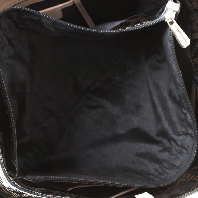 مملوكة مسبقًا Michael Michael Kors Black/Beige Large Signature Patent Leather Jet Set Tote