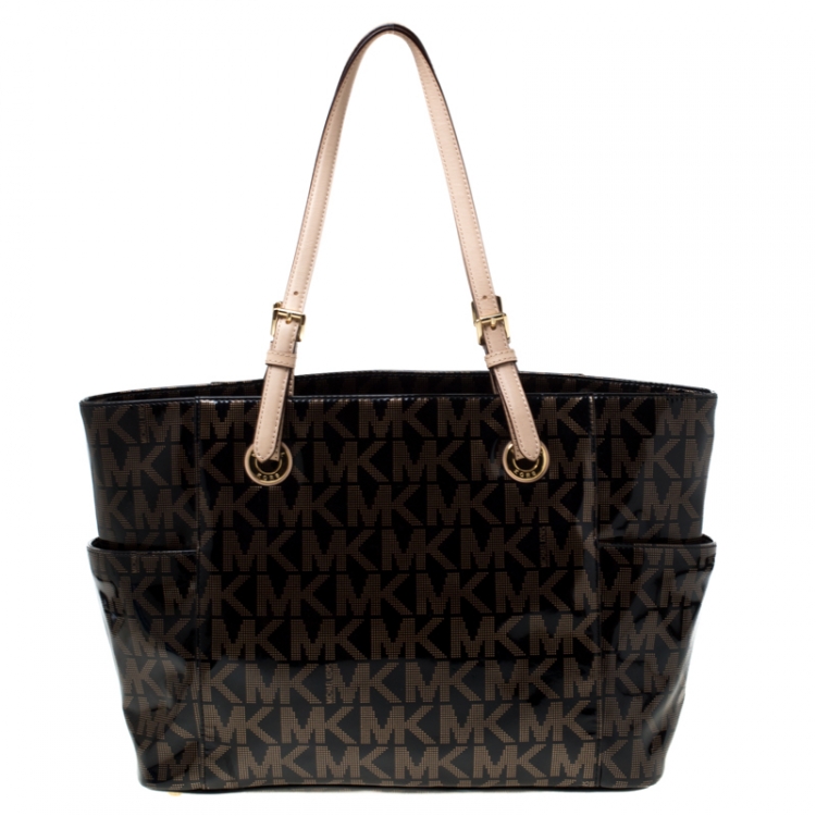 مملوكة مسبقًا Michael Michael Kors Black/Beige Large Signature Patent Leather Jet Set Tote