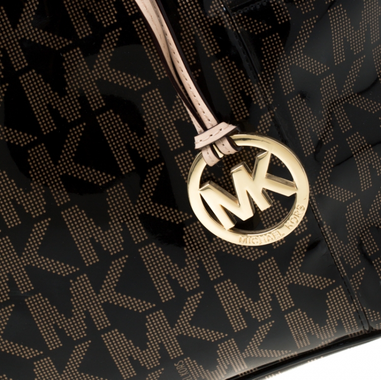 مملوكة مسبقًا Michael Michael Kors Black/Beige Large Signature Patent Leather Jet Set Tote