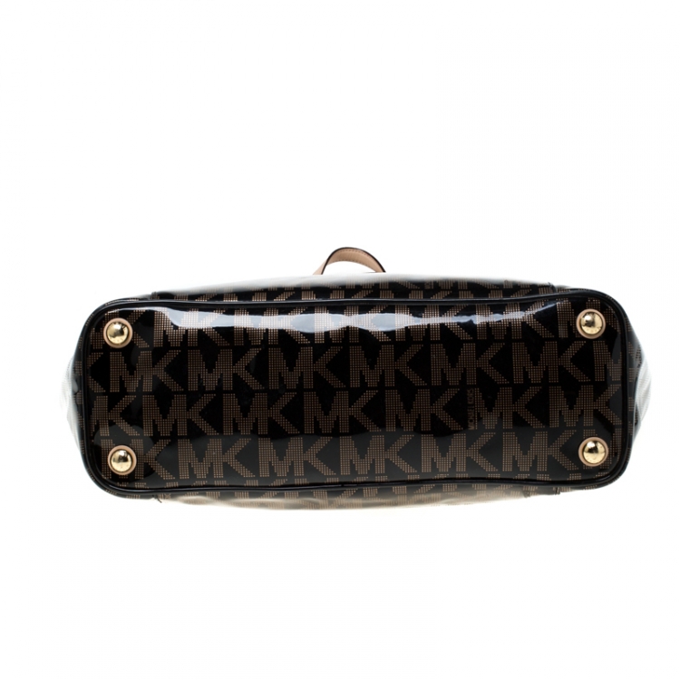 مملوكة مسبقًا Michael Michael Kors Black/Beige Large Signature Patent Leather Jet Set Tote
