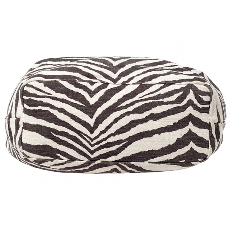 مملوكة مسبقًا MICHAEL Michael Kors Beige Tiger Print Canvas Marina Drawstring Hobo 