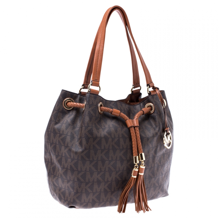 Pre Owned MICHAEL Michael Kors Brown Signature Coated Canvas Drawstring Shoulder Bag