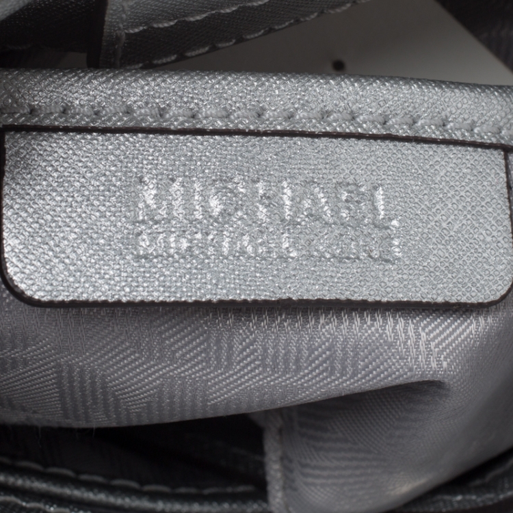 مملوكة مسبقًا MICHAEL Michael Kors Metallic Silver Leather Mini Cynthia Tote